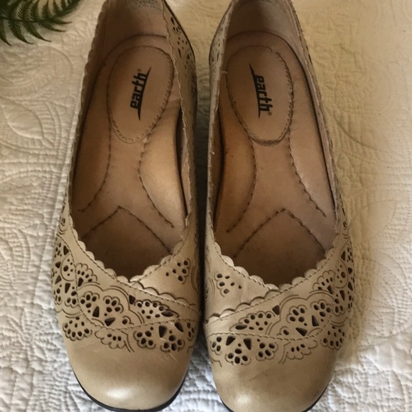 Earth Shoes - EARTH Leather Laser Cut Bayhaven Wedges